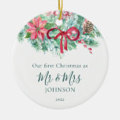 Eerste kerstfoto Pas getrouwd Berries & Greenery Keramisch Ornament (Voorkant)