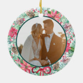 Eerste kerstfoto Pas getrouwd Berries & Greenery Keramisch Ornament (Achterkant)