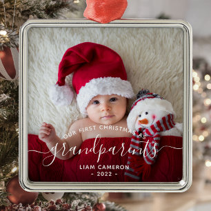 Eerste kerstfoto van grootouders met witte schrift metalen ornament