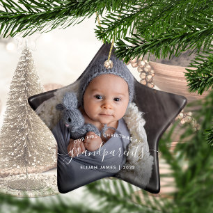 Eerste kerstfoto van grootouders met witte scripti keramisch ornament