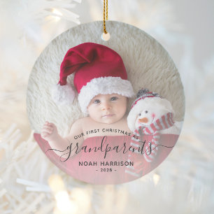 Eerste kerstfoto van grootouders met zwarte tekst keramisch ornament