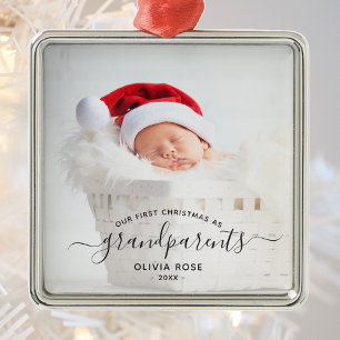 Eerste kerstfoto van grootouders met zwarte tekst metalen ornament