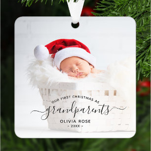 Eerste kerstfoto van grootouders met zwarte tekst metalen ornament