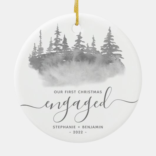 Eerste Kerstkerst met Woodland Trees Grey Script Keramisch Ornament (Achterkant)