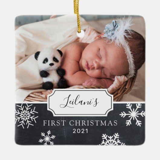 Eerste kerstkerstfoto-Baby-fotokalkbord Keramisch Ornament (Voorkant)