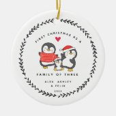 Eerste Kerstmis als familie van drie pinguïns Keramisch Ornament (Voorkant)