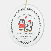 Eerste Kerstmis als familie van drie pinguïns Keramisch Ornament (Links)