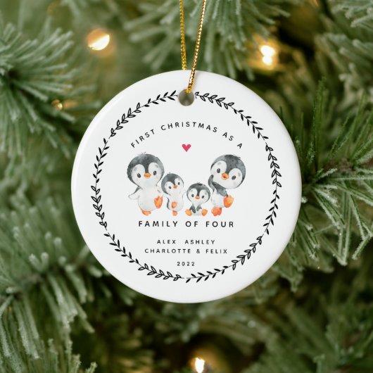 Eerste Kerstmis als familie van vier pinguïns Cera Keramisch Ornament (Boom)