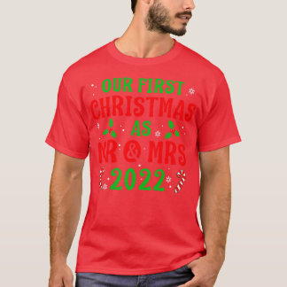 Eerste Kerstmis asand Mrs 2022 Paar Pas getrouwd T-shirt