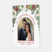 Eerste Kerstmis Getrouwd Bloemen Foto bruiloft wit Metalen Ornament (Voorkant links)