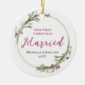 Eerste Kerstmis Getrouwd Minimal Krans Foto Keramisch Ornament (Voorkant)