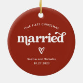 Eerste Kerstmis getrouwd | Rood en Wit met Hart Keramisch Ornament (Achterkant)