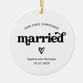 Eerste Kerstmis Getrouwd Zwart en Wit met Hart Keramisch Ornament (Voorkant)