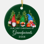 Eerste Kerstmis Grootouders Gnomes Trees Green Keramisch Ornament (Voorkant)
