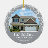Eerste Kerstmis in onze New Home Photo Gray Keramisch Ornament (Achterkant)