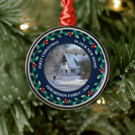 Eerste Kerstmis in onze nieuwe foto-familienaam Ho Metalen Ornament (Boom)