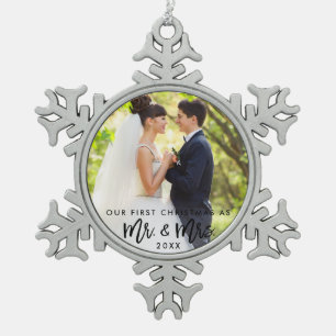 Eerste Kerstmis in penseelscript, Mr. & Mrs Weddin Tin Sneeuwvlok Ornament