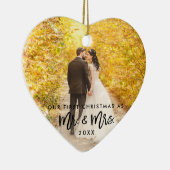 Eerste Kerstmis in penseelscript & Mrs Foto Keramisch Ornament (Rechts)