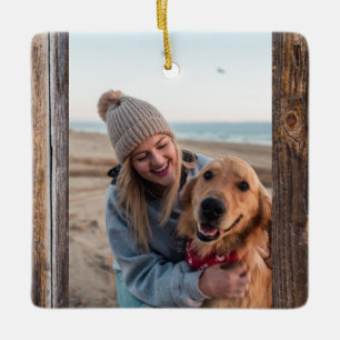 Eerste Kerstmis met Dog Foto Rustic Brown Wood Keramisch Ornament