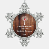 Eerste Kerstmis samen liefdeshout Tin Sneeuwvlok Ornament (Voorkant)