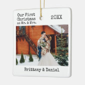 Eerste Kerstmis voor schrijfmachine, Mr. en Mrs. F Keramisch Ornament (Links)