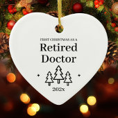 Eerste kerstversiering voor bejaarde dokter keramisch ornament