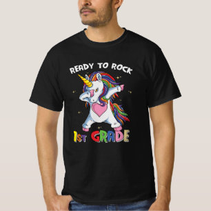 Eerste klas eenhoorn terug naar school klaar om te t-shirt