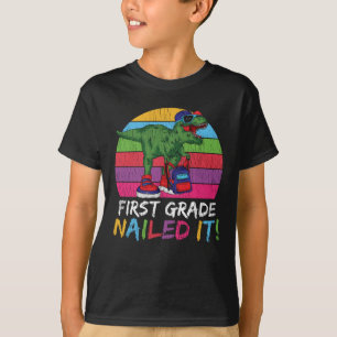 Eerste klas is gelukt T Rex Terug naar school cade T-shirt