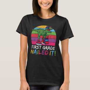 Eerste klas is gelukt T Rex Terug naar school cade T-shirt