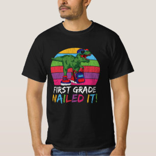 Eerste klas is gelukt T Rex Terug naar school cade T-shirt