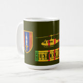 Eerste signaalbrigade UH-1 Huey Crew Chief Mok (Voorkant links)