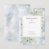 Eerste Snowflakes Greenery Winter Wedding RSVP Kaartje (Voorkant / Achterkant)