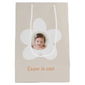 Eerste verjaardag: daisy boho retro terracotta nat medium cadeauzakje (Achterkant)