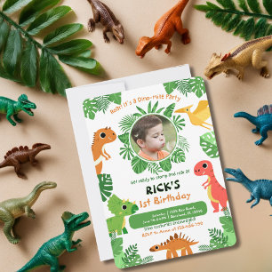 Eerste verjaardag foto jongen dinosaurus leuk kleu kaart