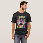 Eersteklas Vibes Tie Dye Terug naar School Kind 1s T-shirt (Voorkant volledig)