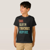 Eet de cricket van de slaap herhaling. t-shirt (Voorkant volledig)