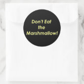Eet de Marshmallow niet op. Ronde Sticker (Tas)