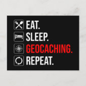 Eet. Slaap. Geocaching. Herhaal Briefkaart (Voorkant)