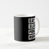 Eet Slaap Piercing Herhaal Grappig Piercing Koffiemok (Voorkant rechts)
