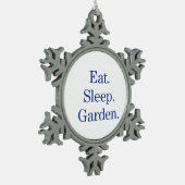 Eet. Slaap. Tuin. Tin Sneeuwvlok Ornament (Links)