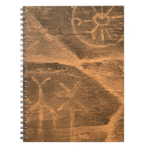 eeuwenoud ontwerp op de grotmuur. geschiedenis van notitieboek