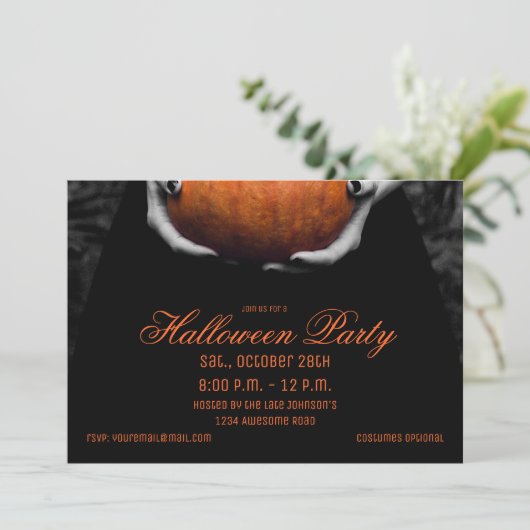 Éffrayante Halloween fille avec invitation Citroui (Debout devant)