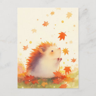 Egel die een vallende herfst esdoornblad bekijkt briefkaart