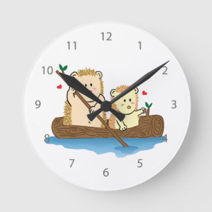 Egel-koppel dat op een houten boot vaart ronde klok