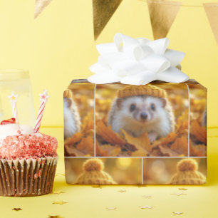 Egels in de herfst bladeren cadeaupapier