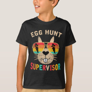 Egg Hunt Supervisor Retro Egg Hunting Party Mom Da T-shirt