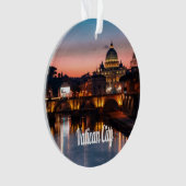 Église catholique romaine de nuit de la ville du V (devant)