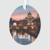 Église catholique romaine de nuit de la ville du V (devant)