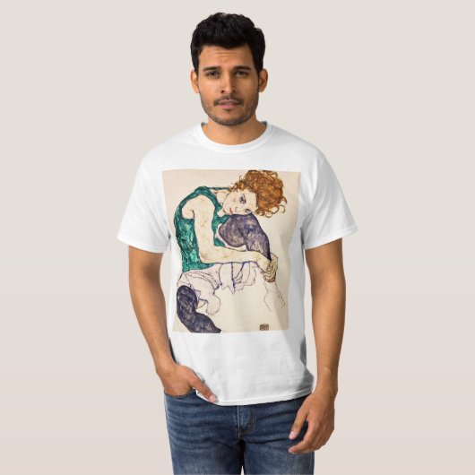 Egon Schiele - vrouw met legerwerk T-shirt (Voorkant volledig)
