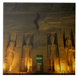 Egypte, Abu Simbel, Verlichte gevel van Kleine Tegeltje